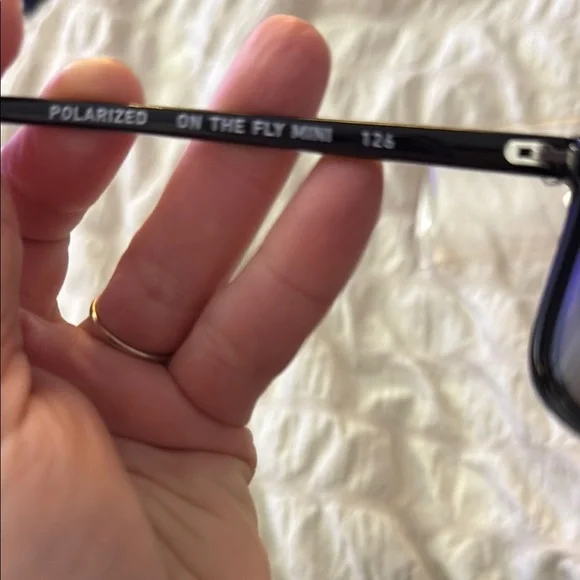 Quay Australia Black on the Fly Transparent Bag Minimalist Design polarized - bl - Picture 7 of 7